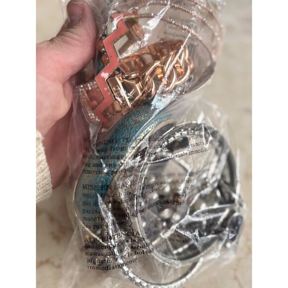 Mixed Designer Jewelry Lot braceletIncluding Guess & Le Bangle Styles With Rhine - Picture 7 of 7